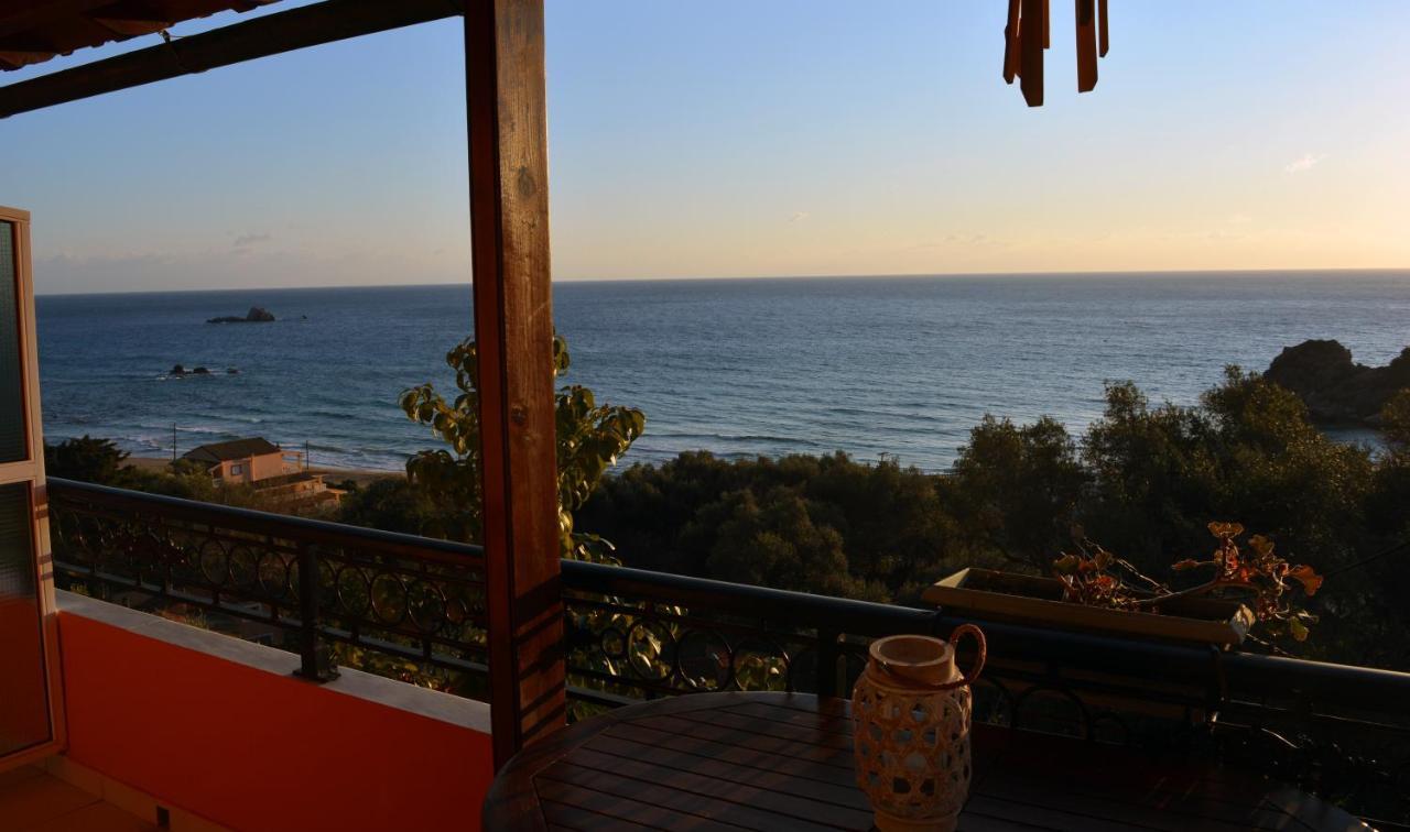 Papadatos Apts With Amazing View - 5Mins From The Beach Kontogialos Екстериор снимка