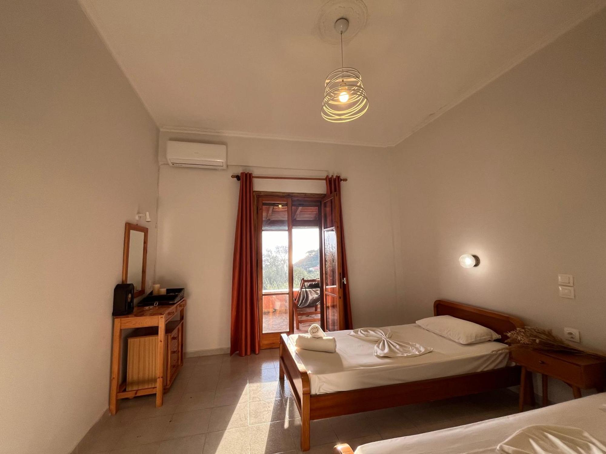 Papadatos Apts With Amazing View - 5Mins From The Beach Kontogialos Екстериор снимка