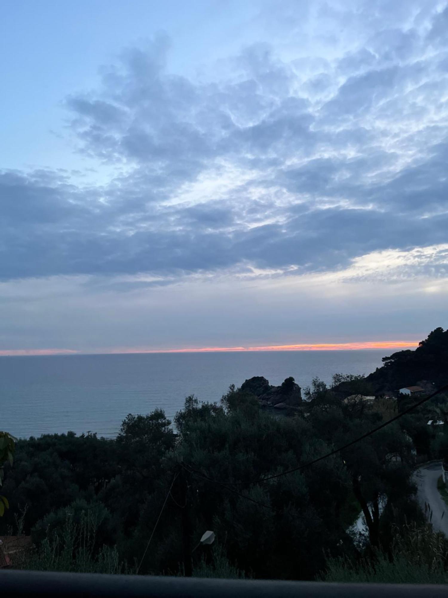 Papadatos Apts With Amazing View - 5Mins From The Beach Kontogialos Екстериор снимка