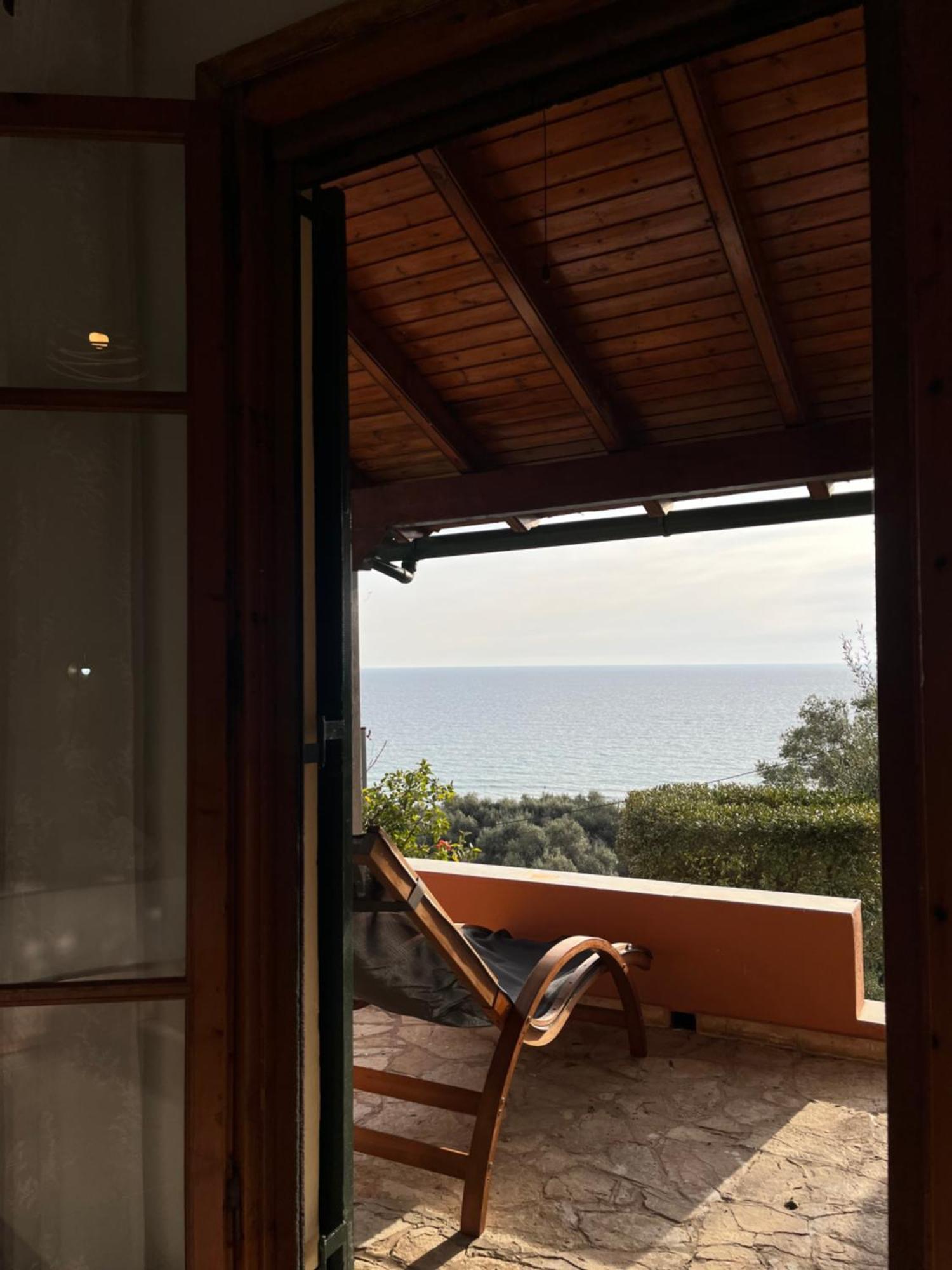 Papadatos Apts With Amazing View - 5Mins From The Beach Kontogialos Екстериор снимка
